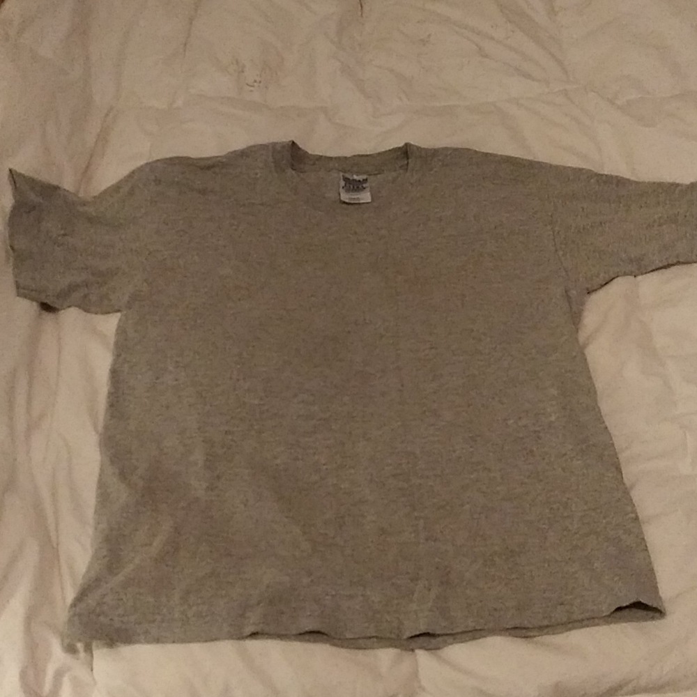 Gildan grey tshirt